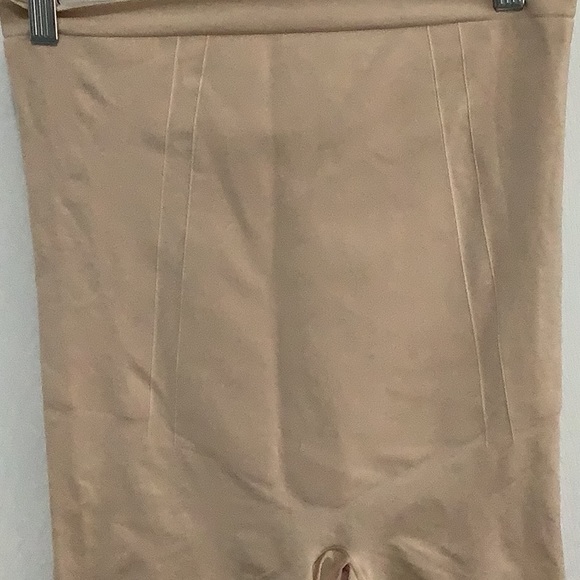 SPANX- High-waisted Mid Thigh Shaper - Picture 10 of 11